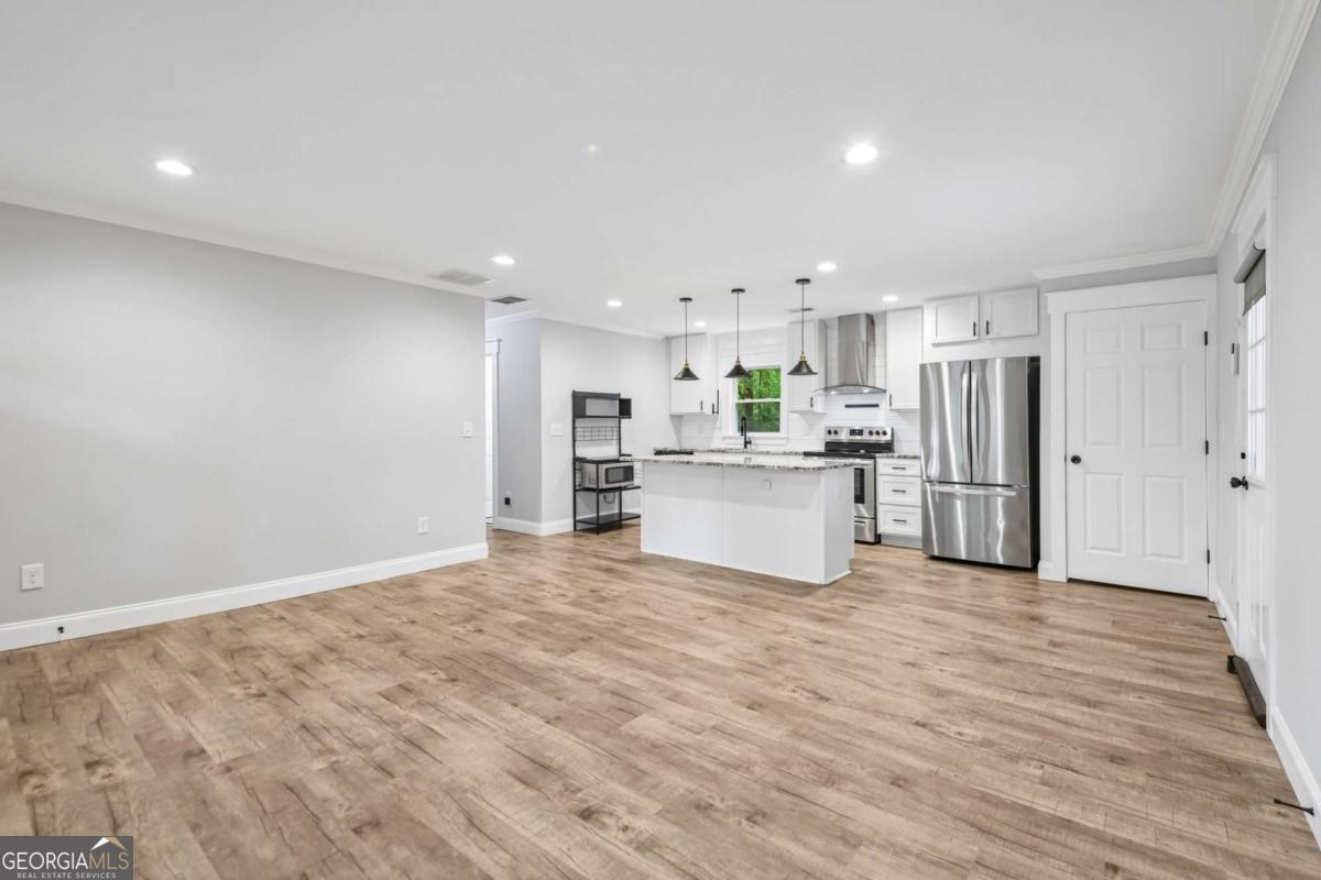 5751 Lisa LN