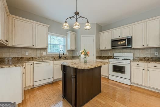 Canton, Georgia 30114, United States, 4 Bedrooms Bedrooms, ,4 BathroomsBathrooms,Residential,Active,193320