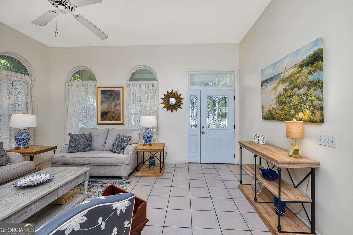 118 Grand Oaks LN