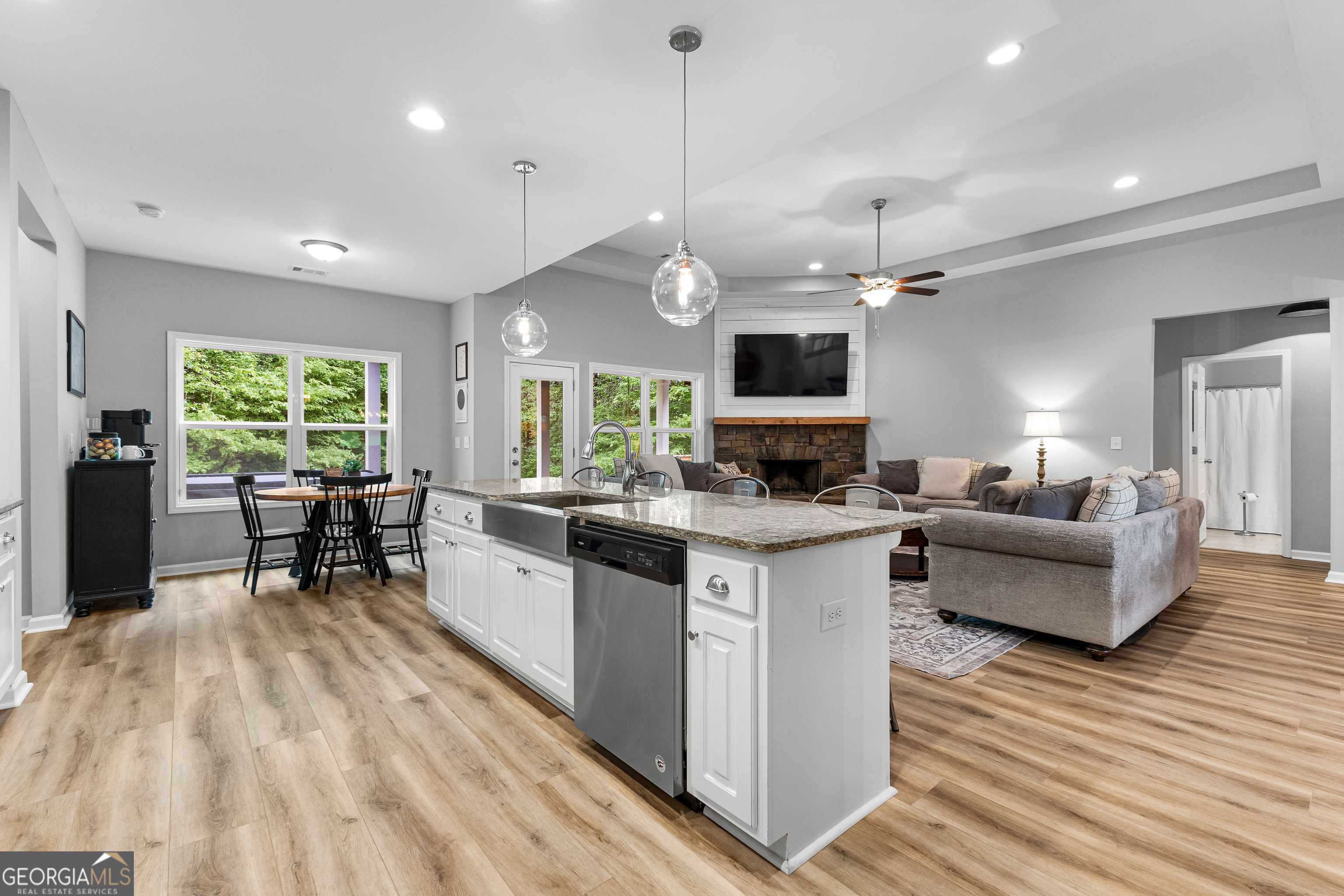 Senoia, Georgia 30276, United States, 4 Bedrooms Bedrooms, ,3 BathroomsBathrooms,Residential,Pending,126317