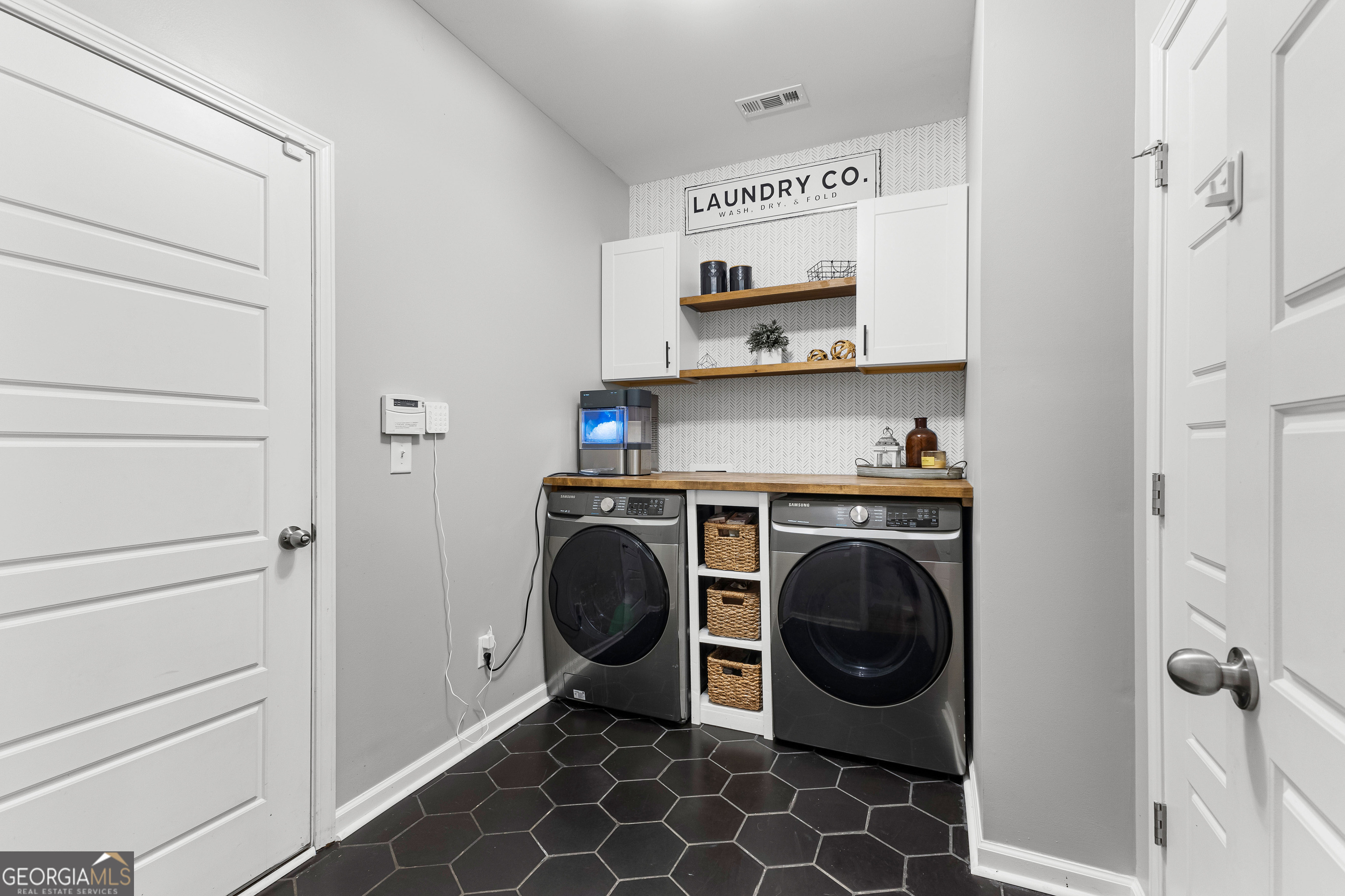 Senoia, Georgia 30276, United States, 4 Bedrooms Bedrooms, ,3 BathroomsBathrooms,Residential,Pending,126317