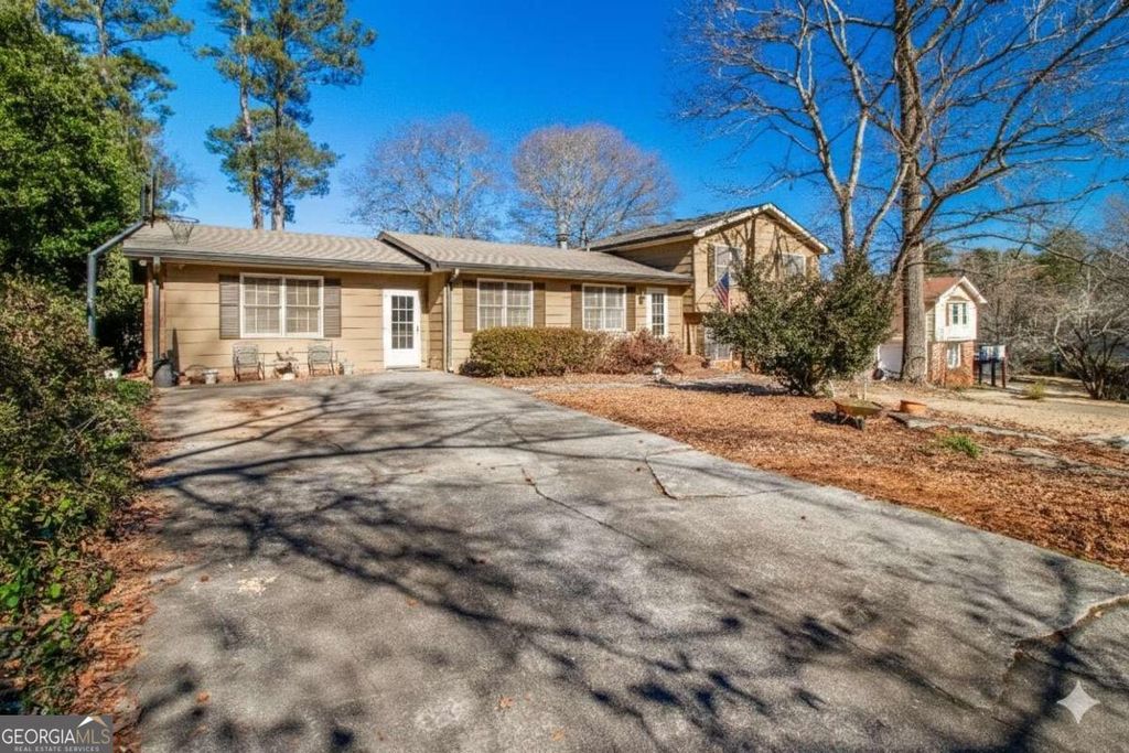Photo of 1733 Lamancha Drive, Lawrenceville, GA 30044 (MLS # 10691694)