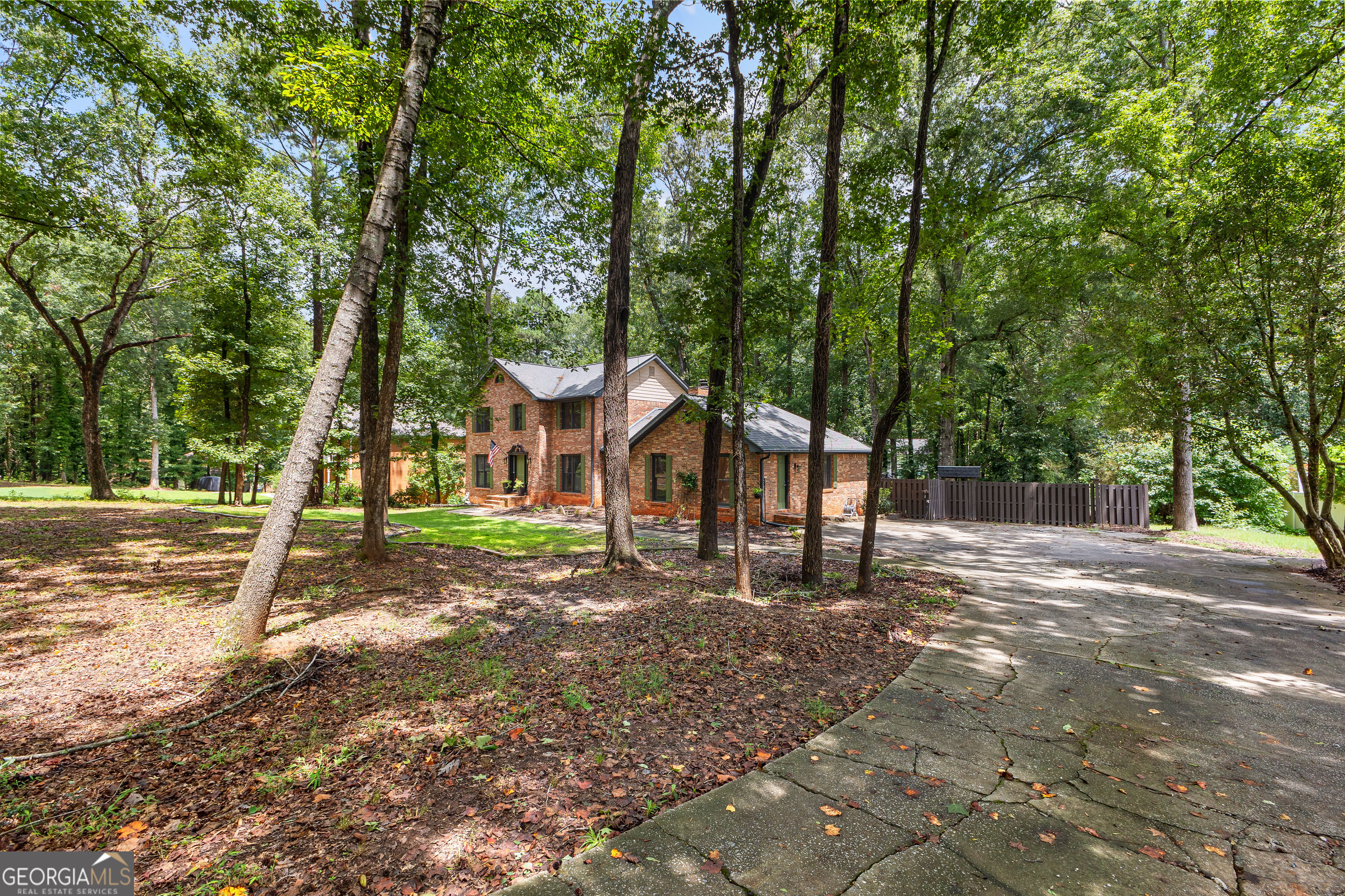 220 Essex CIR
