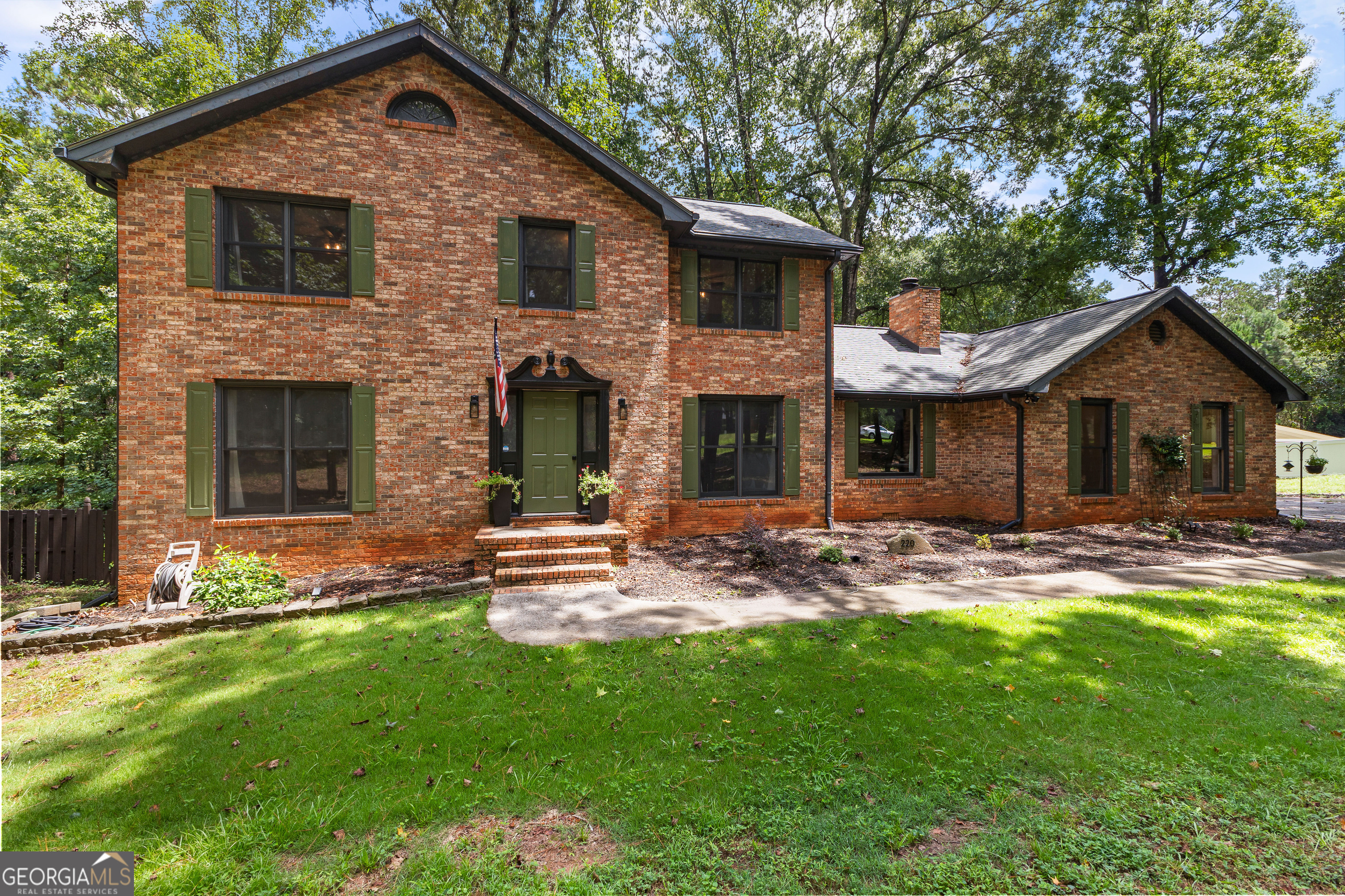 220 Essex CIR
