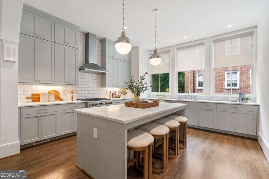 Photo of 2711 Southwell Street NE, Atlanta, GA 30305 (MLS # 10800352)