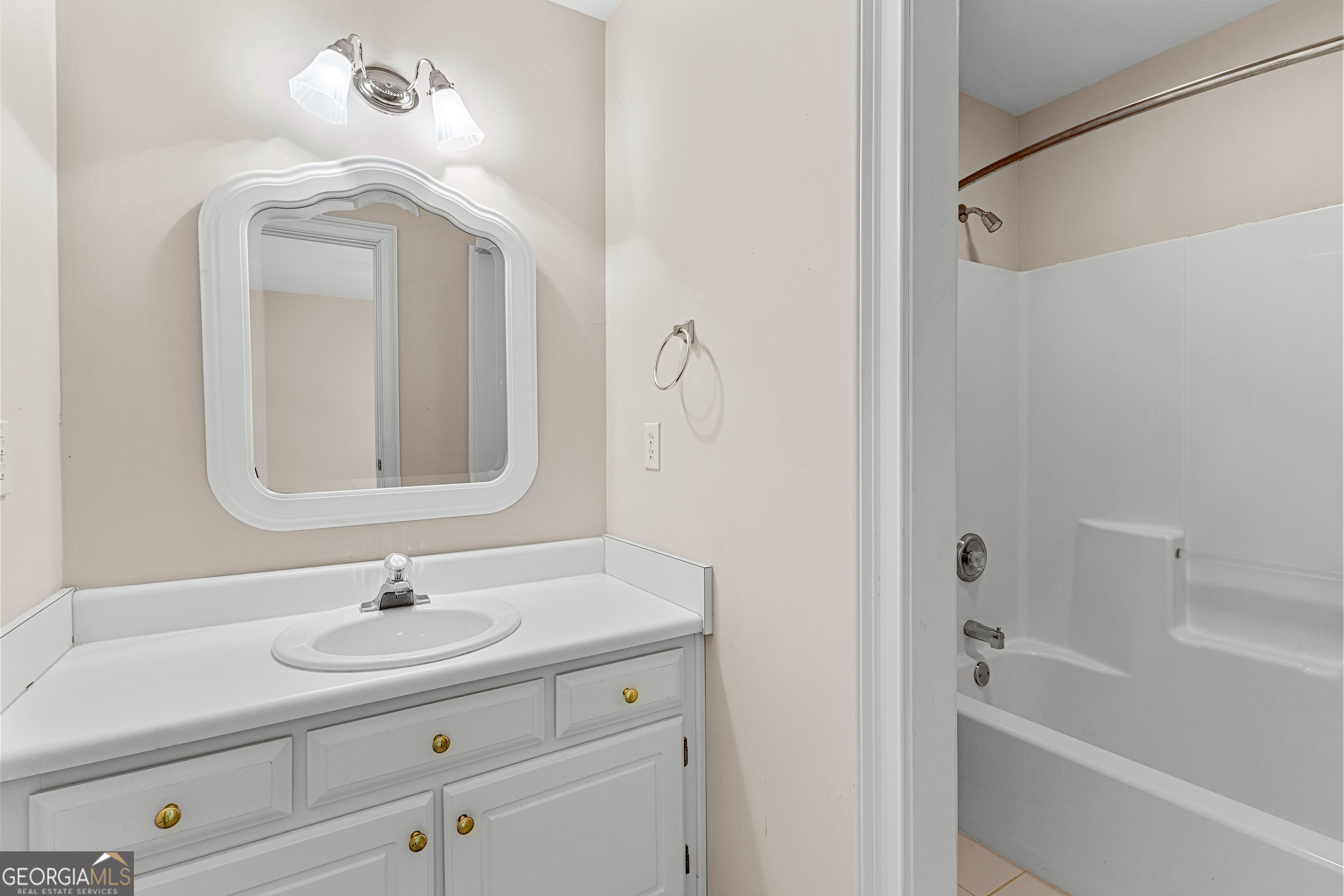 Fayetteville, Georgia 30215, United States, 3 Bedrooms Bedrooms, ,4 BathroomsBathrooms,Residential,Pending,213376