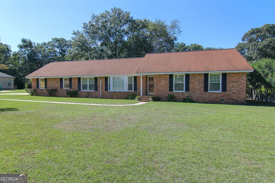 Are you looking for a house that was built to last with a price point that fits many budgets? We've got you. ALL BRICK ranch home in established neighborhood in Warner Robins. Large lot (almost 3/4 acre!) with mature trees in back. 3 bed/ 2 bath home set back from main road. Lovely hardwood floors in much of the home. Lots of character and history in this estate home. Make your appointment to see this home in Houston Co. school zone today. Don't miss out on your opportunity to own a home built for your future.