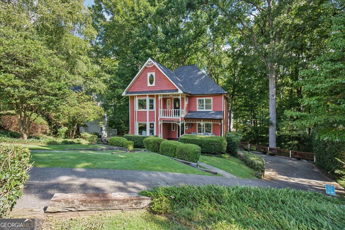 2312 Woodsfield CT NE