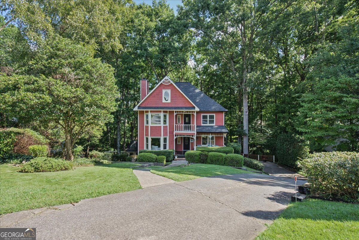 2312 Woodsfield CT NE