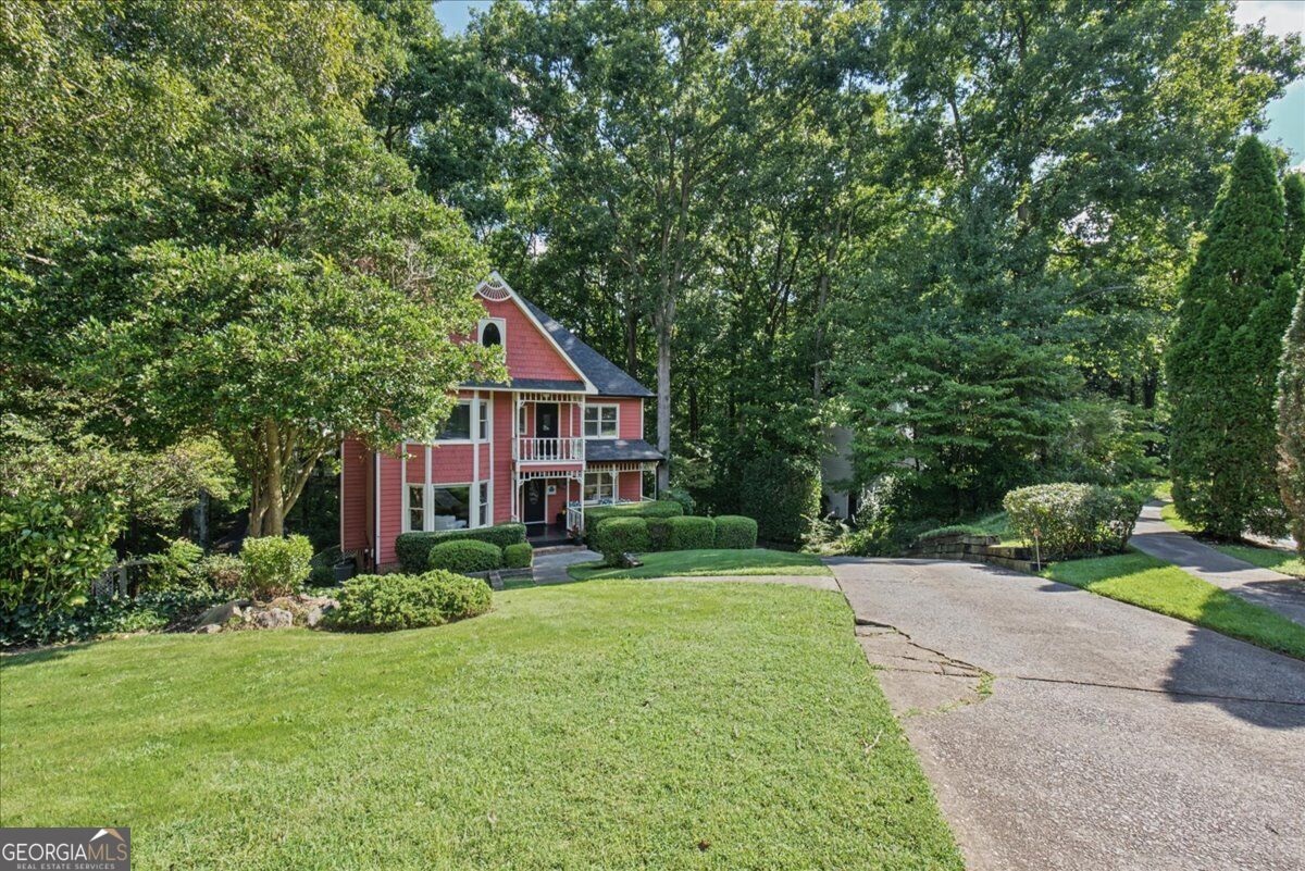 2312 Woodsfield CT NE