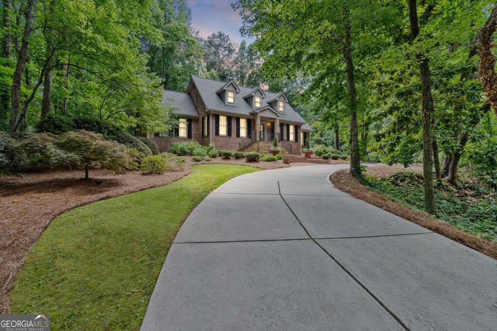 Photo of 682 Austin Drive SE, Smyrna, GA 30082 (MLS # 10780947)