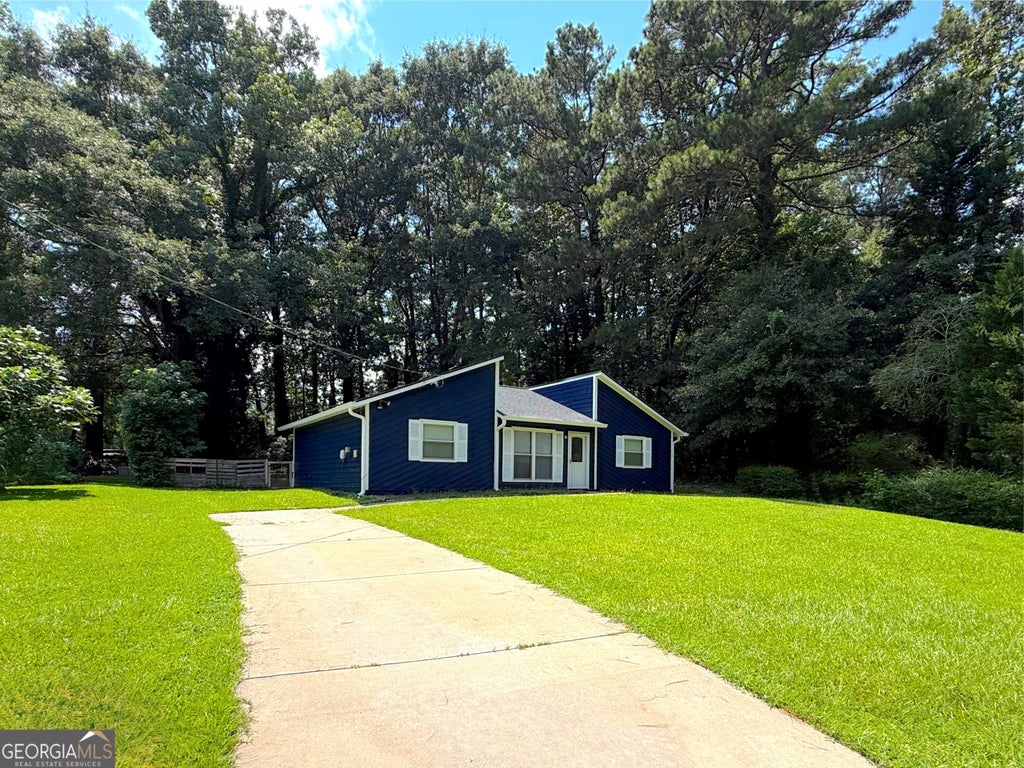 Photo of 813 Post Oak Circle, Lawrenceville, GA 30046 (MLS # 10834320)