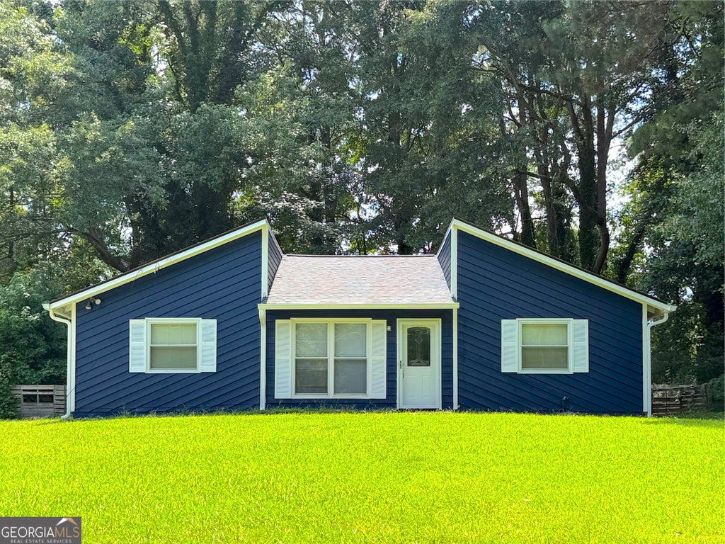 Photo of 813 Post Oak Circle, Lawrenceville, GA 30046 (MLS # 10834320)