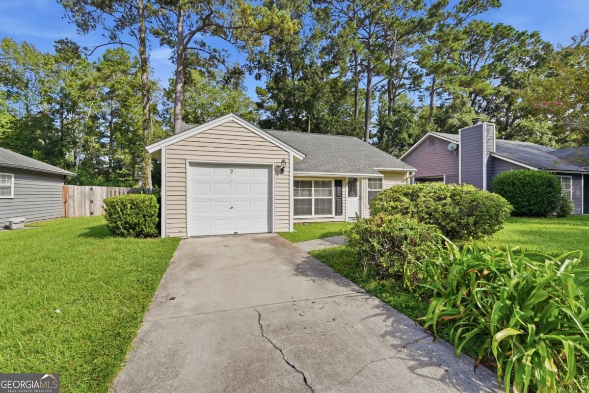 2 E White Hawthorne DR