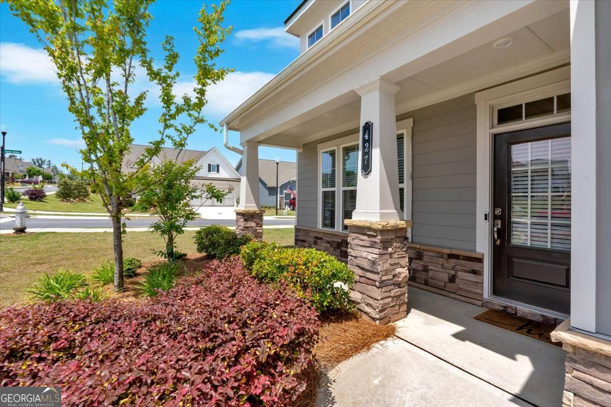 427 BLUFFS VIEW LN