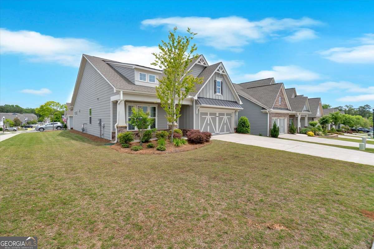 427 BLUFFS VIEW LN