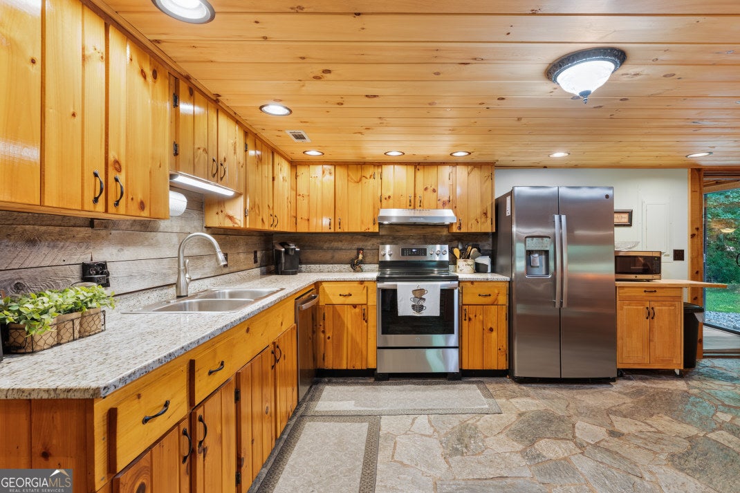 170 Dogpatch LN