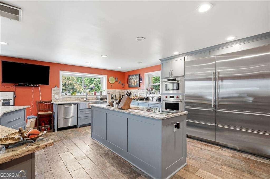8225 Dogwood TRL