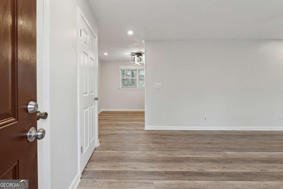 1573 Deerwood LN