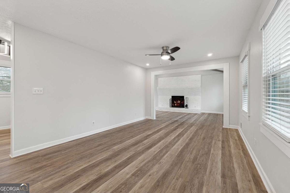 1573 Deerwood LN