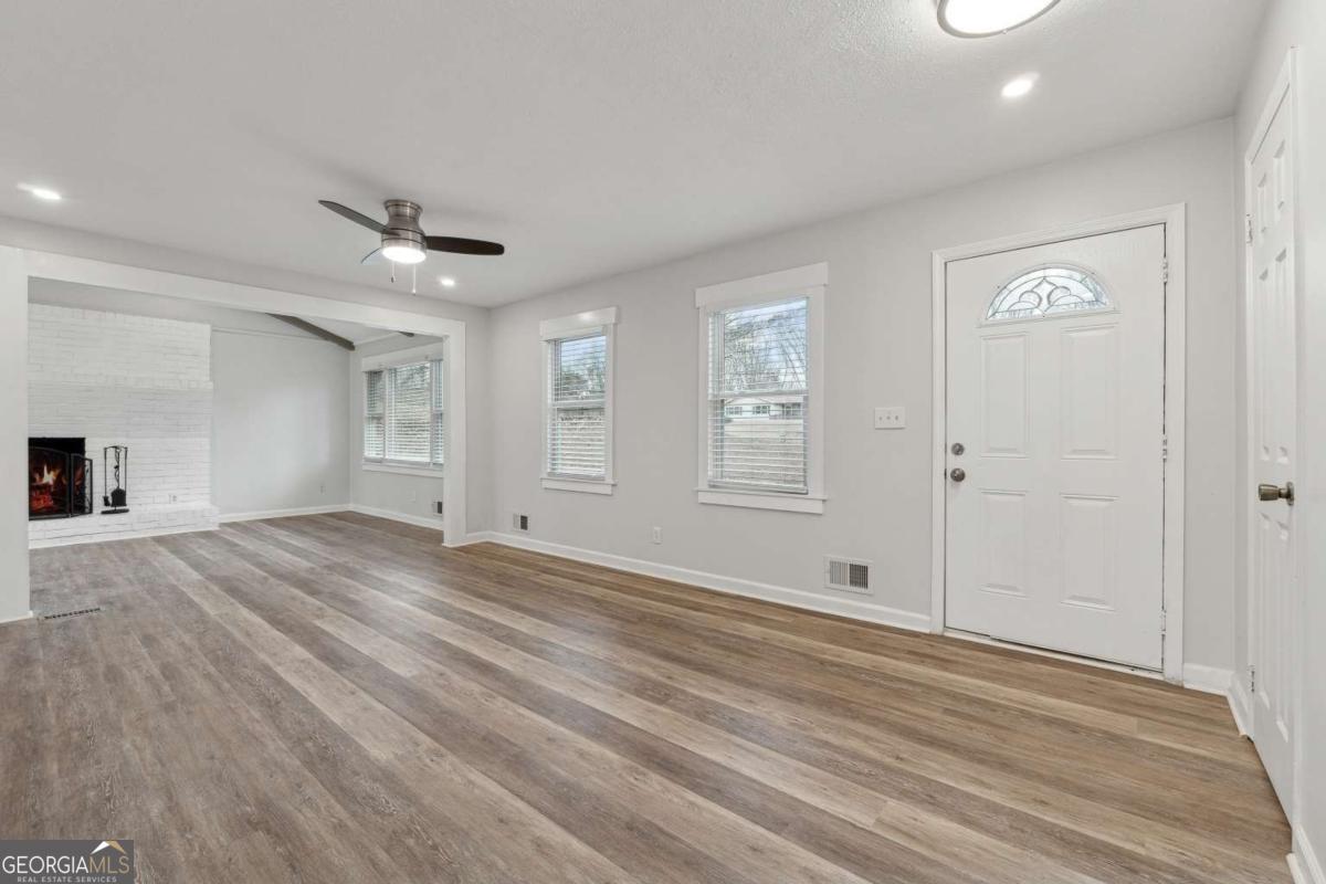 1573 Deerwood LN