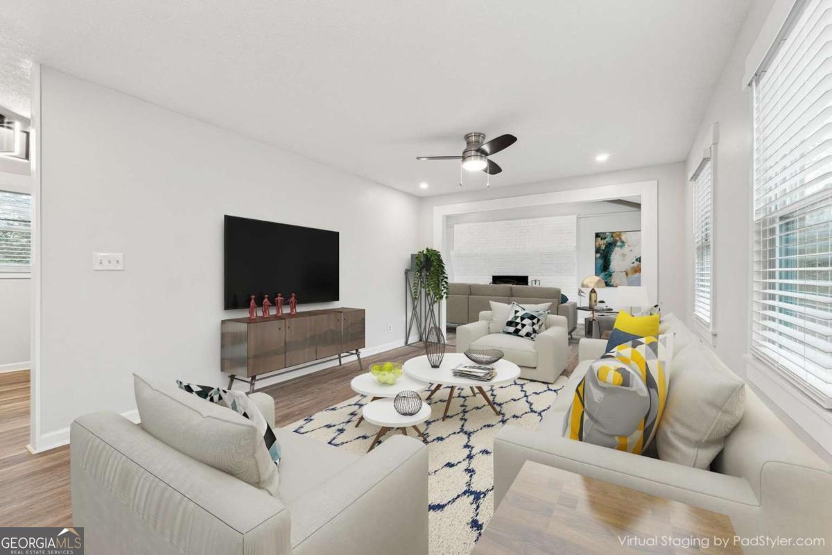 1573 Deerwood LN