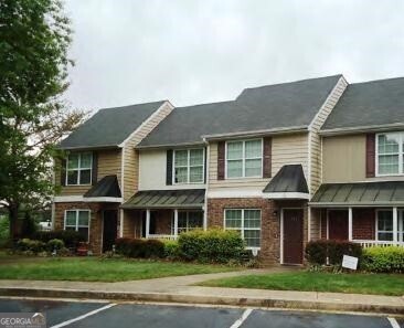 Great Townhome Community In Dallas! Nice Porch/Patio to Enjoy Morning Coffee. LVP Flooring on Main Level for Easy Cleaning. Quiet Neighborhood and Playground for Kids to Play. Must See!