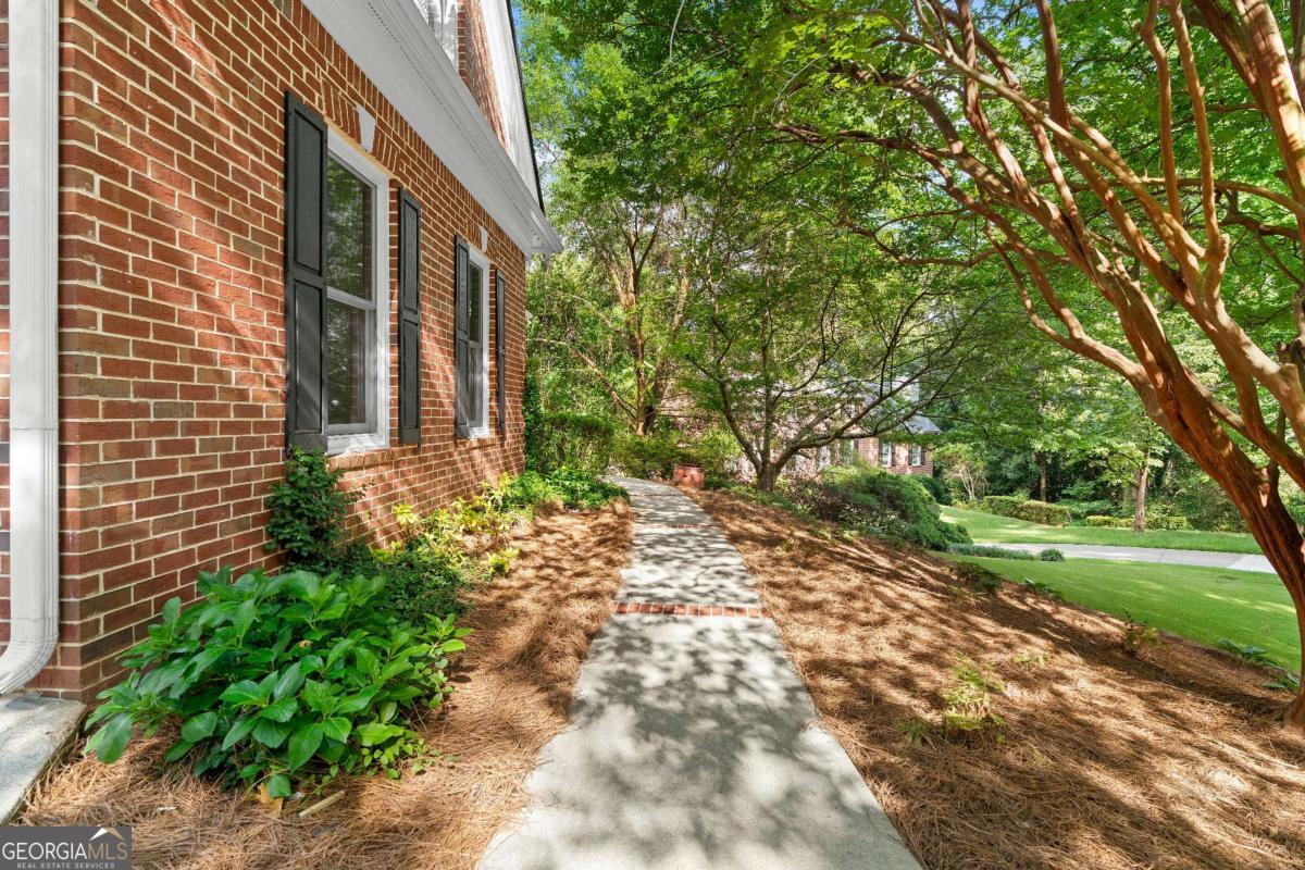 1891 Cedar Cliff DR SE