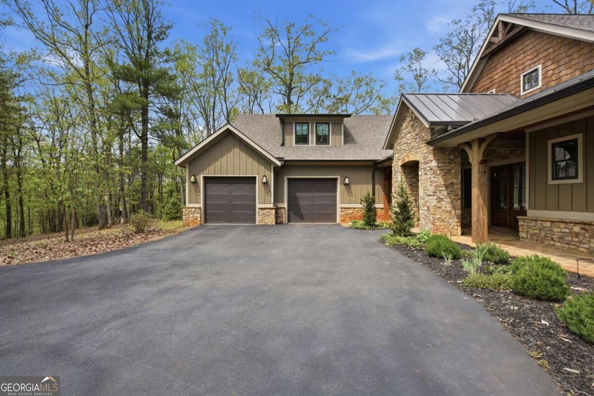 83 Summit DR W