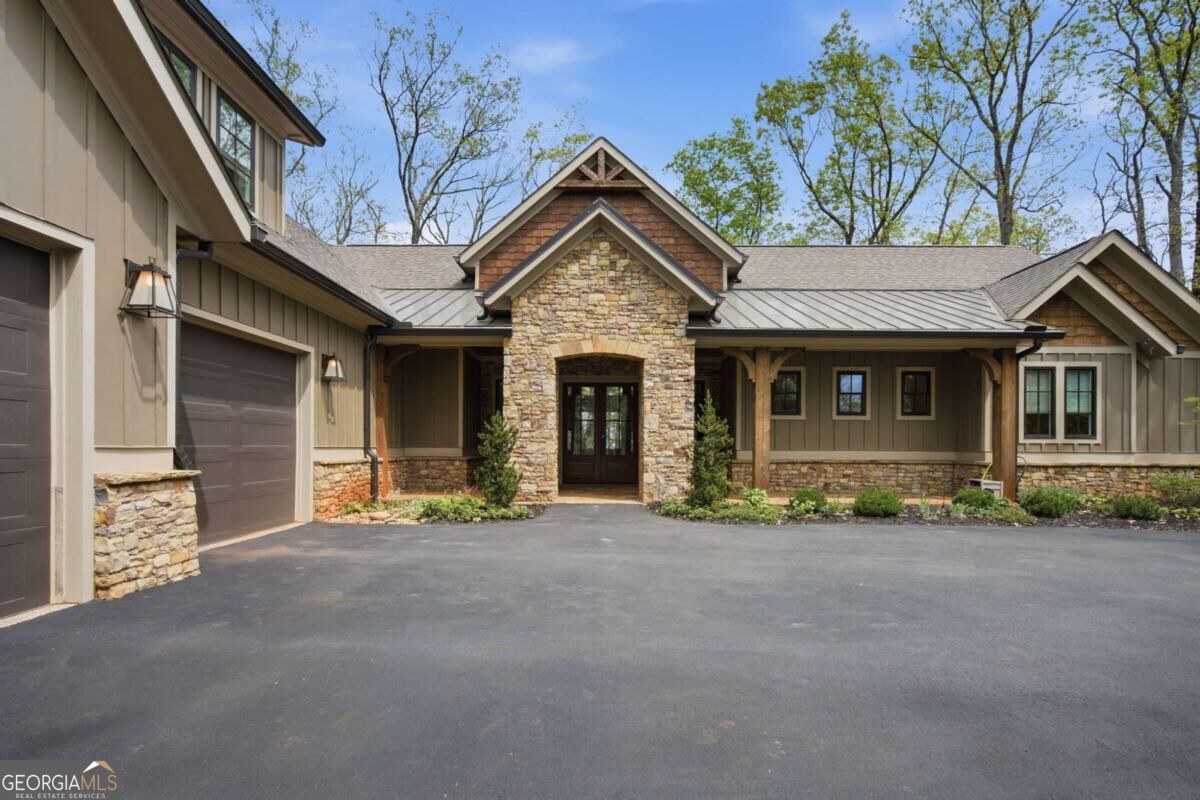 83 Summit DR W