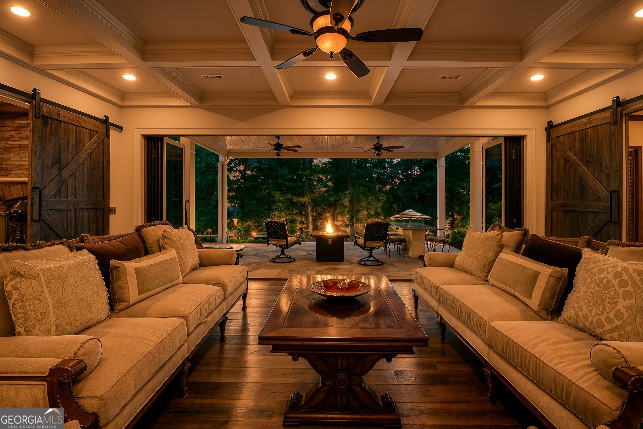 114 Northeast Cove CIR
