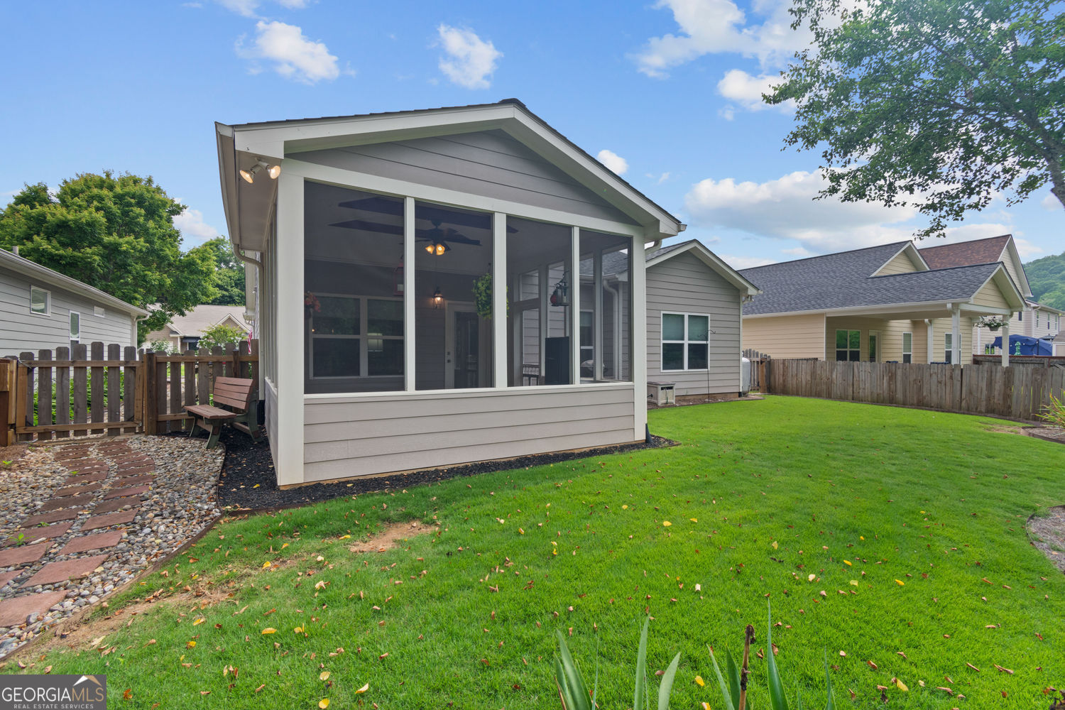 RIVER BROOKE - Residential