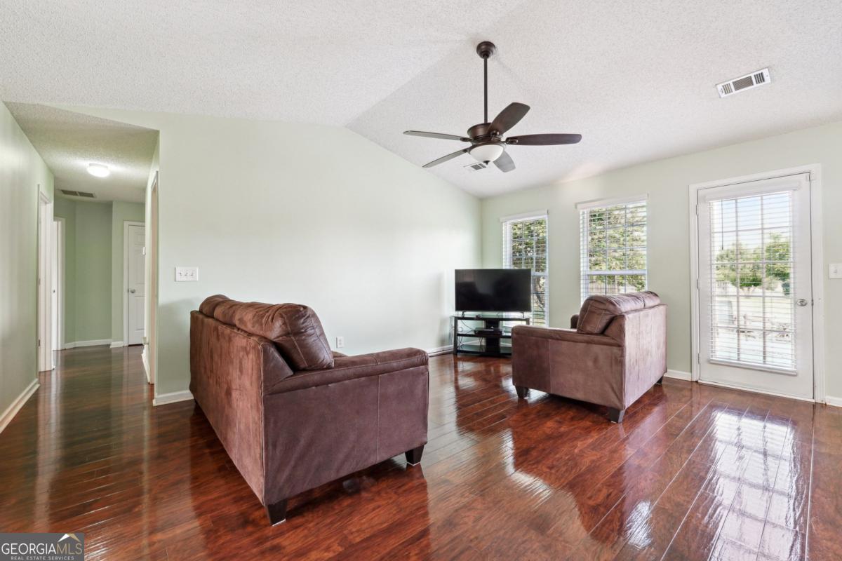 453 Raymond DR