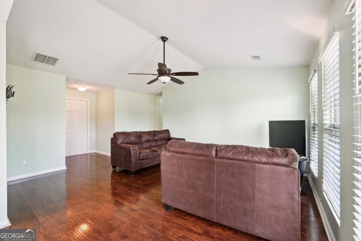 453 Raymond DR