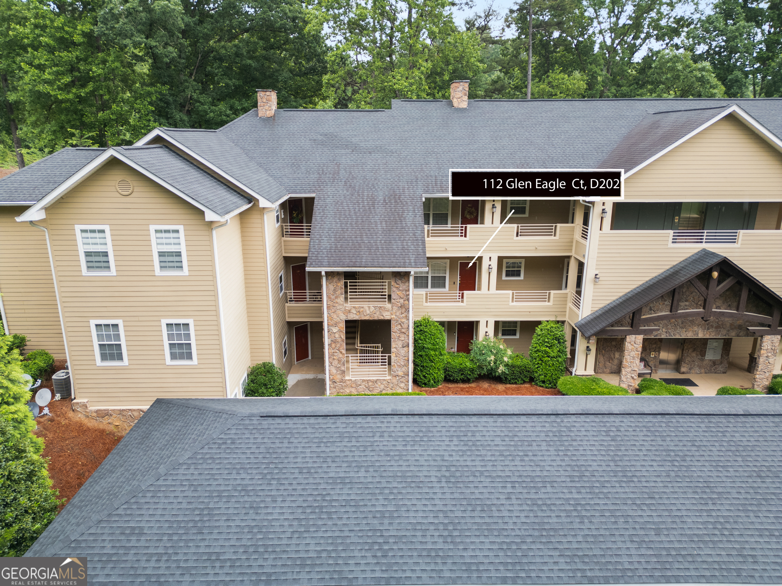 Beautiful 2 bed, 2 bath middle floor condo at Kingwood Country Club! With granite countertops, recently replaced flooring and sold mostly furnished, this is truly a turnkey mountain retreat that's a perfect opportunity for someone looking to enjoy the mountains full time or a second home without having to find furniture. Enjoy covered parking, a large screen porch overlooking the second tee box, gas log fireplace & stove all within minutes of the bustling downtown Clayton scene with numerous amazing restaurants and shops or enjoy the outdoors at Tallulah Gorge, Black Rock State Park or a number of other hiking trails. Rabun County is the perfect place to call home, bring your personal belongings and come on!