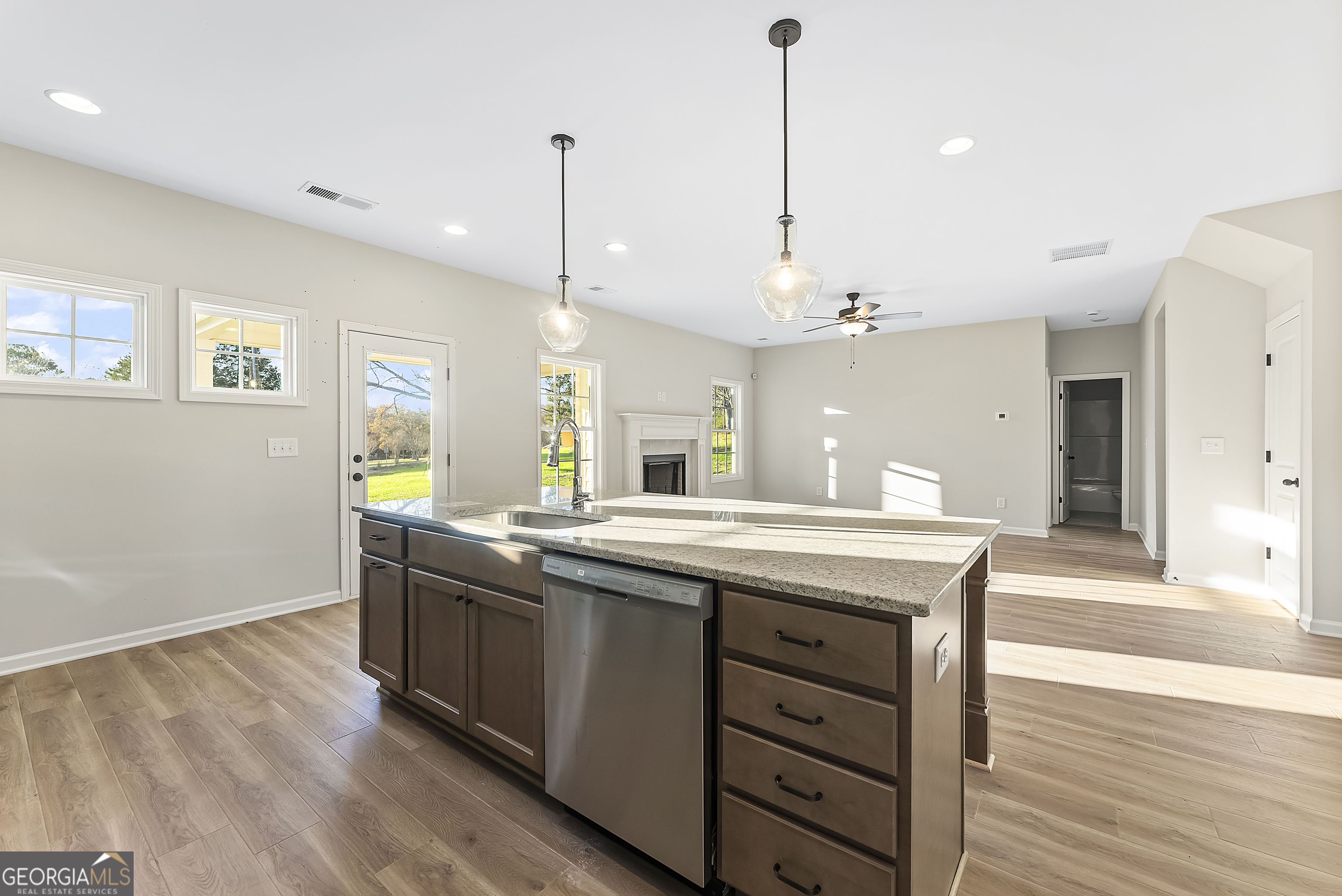 575 Mountain View RD 17B
