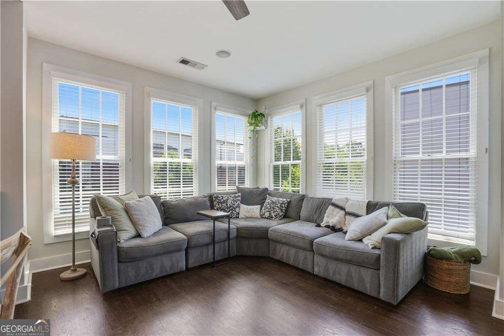 1300 Dekalb AVE NE 731