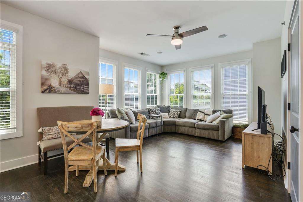 1300 Dekalb AVE NE 731