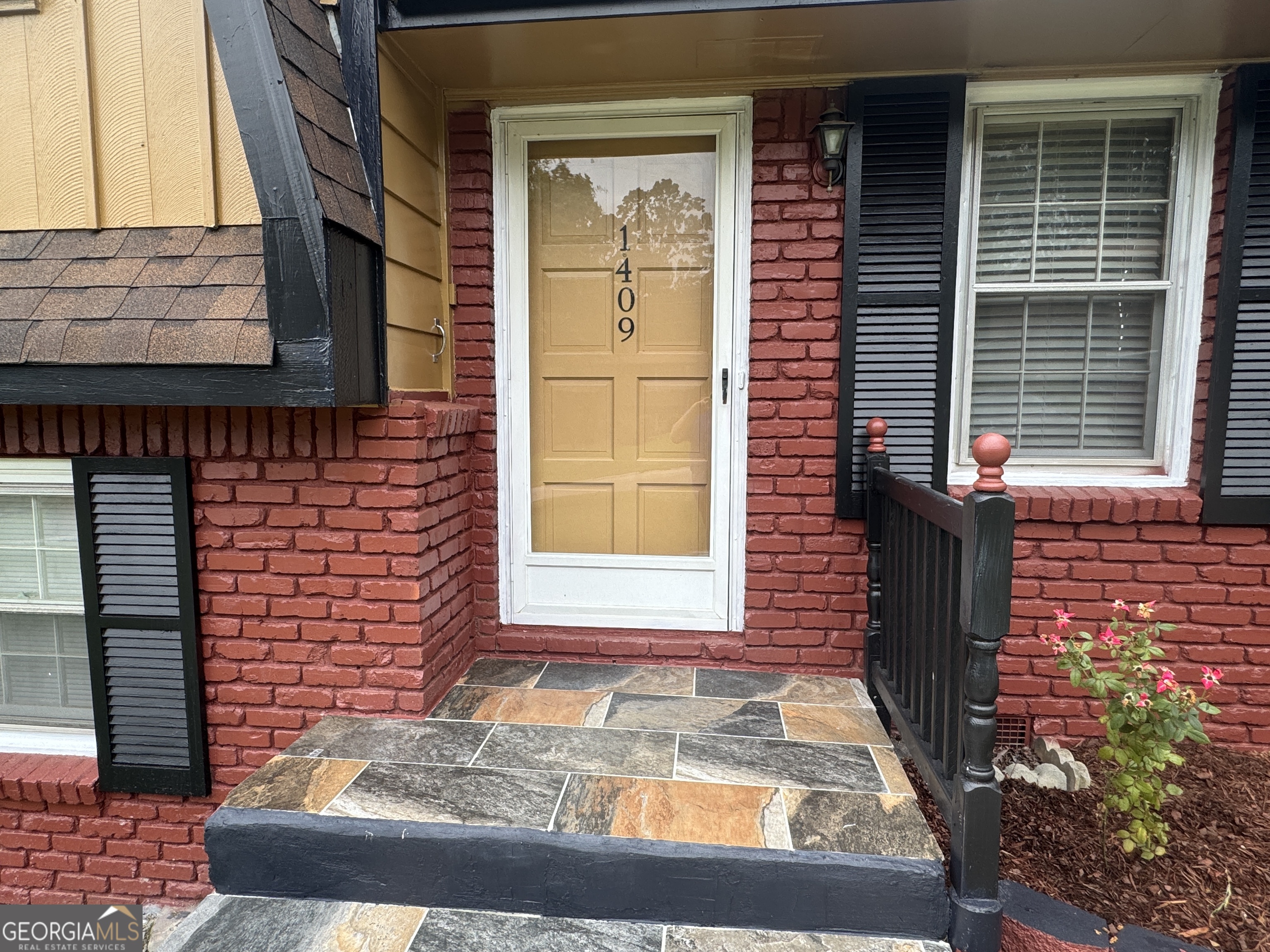1409 Azalea DR