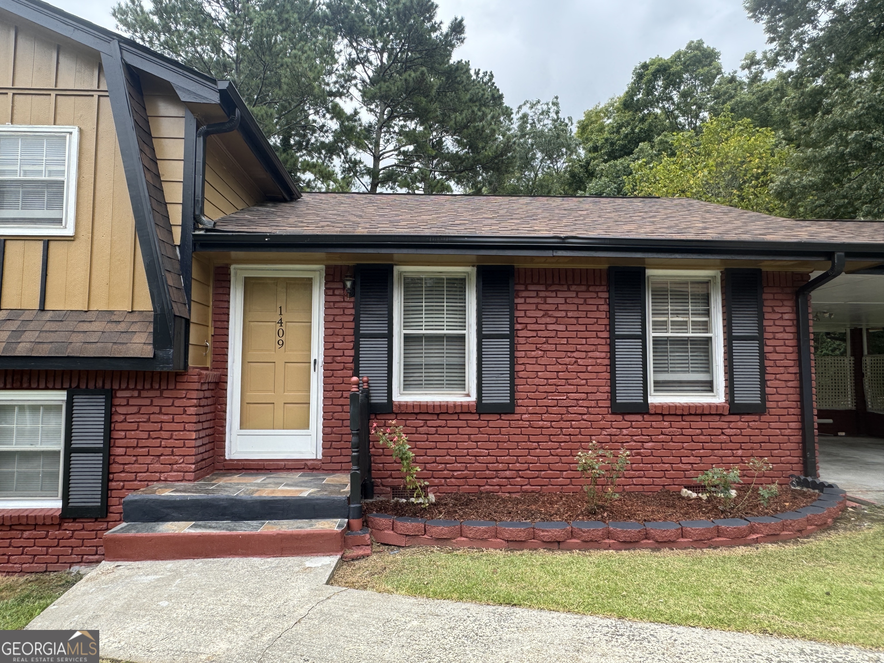 1409 Azalea DR