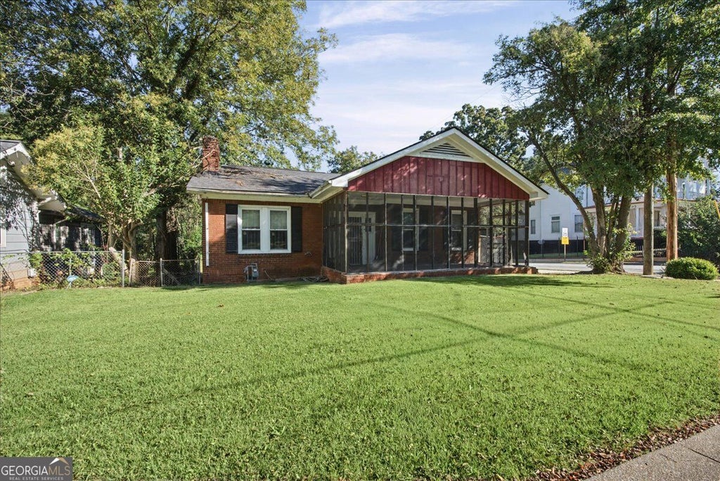 Photo of 1211 Avon Avenue SW, Atlanta, GA 30310 (MLS # 10877716)