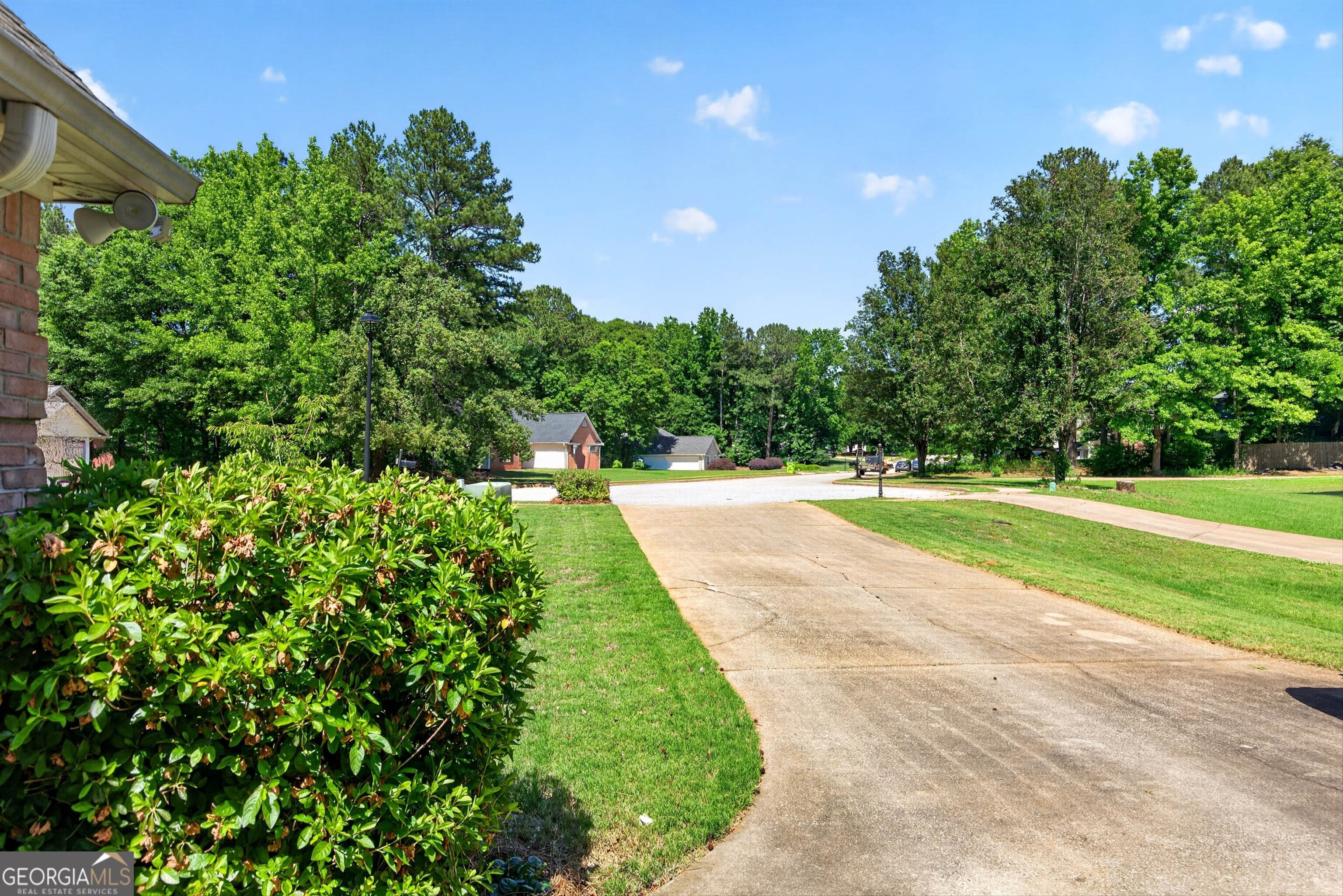 101 Emerald LN