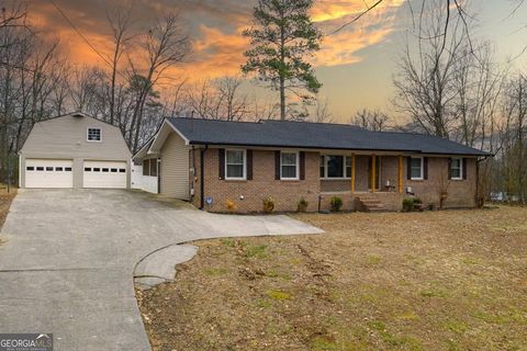 Photo of 240 SE Sunrise Circle SE, Calhoun, GA 30701 (MLS # 10687440)