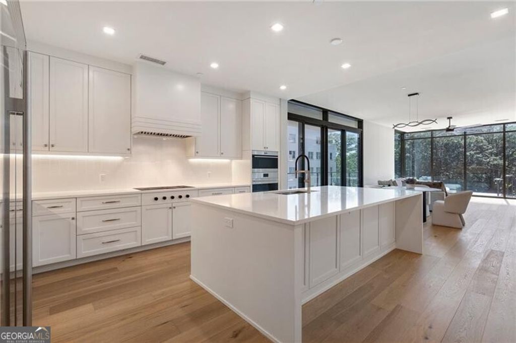 Photo of 2520 Peachtree Road NW #403, Atlanta, GA 30305 (MLS # 10676718)