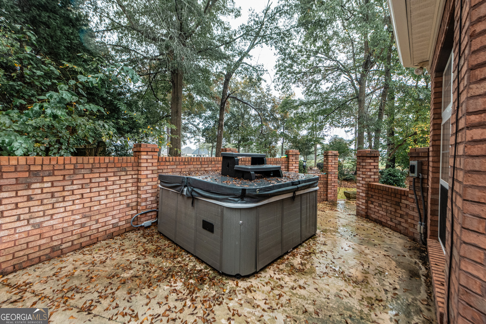 100 Deerwood DR