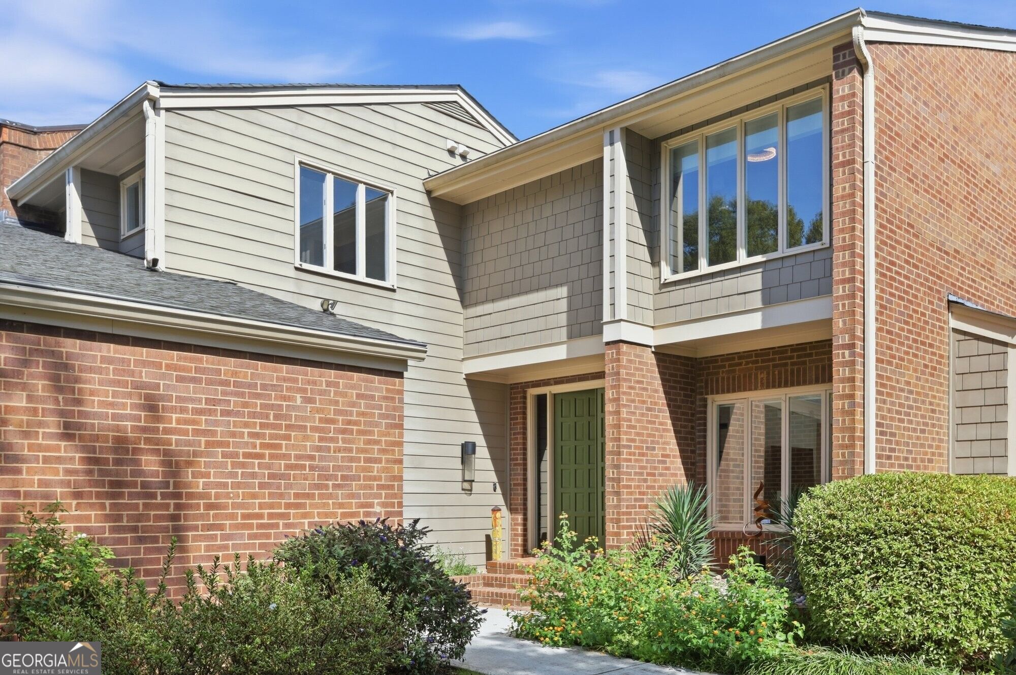 3998 Columns DR