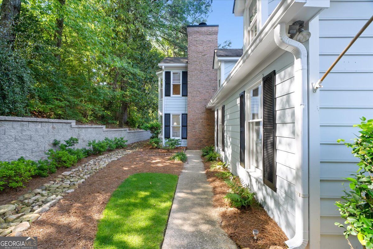 110 Great Oaks LN
