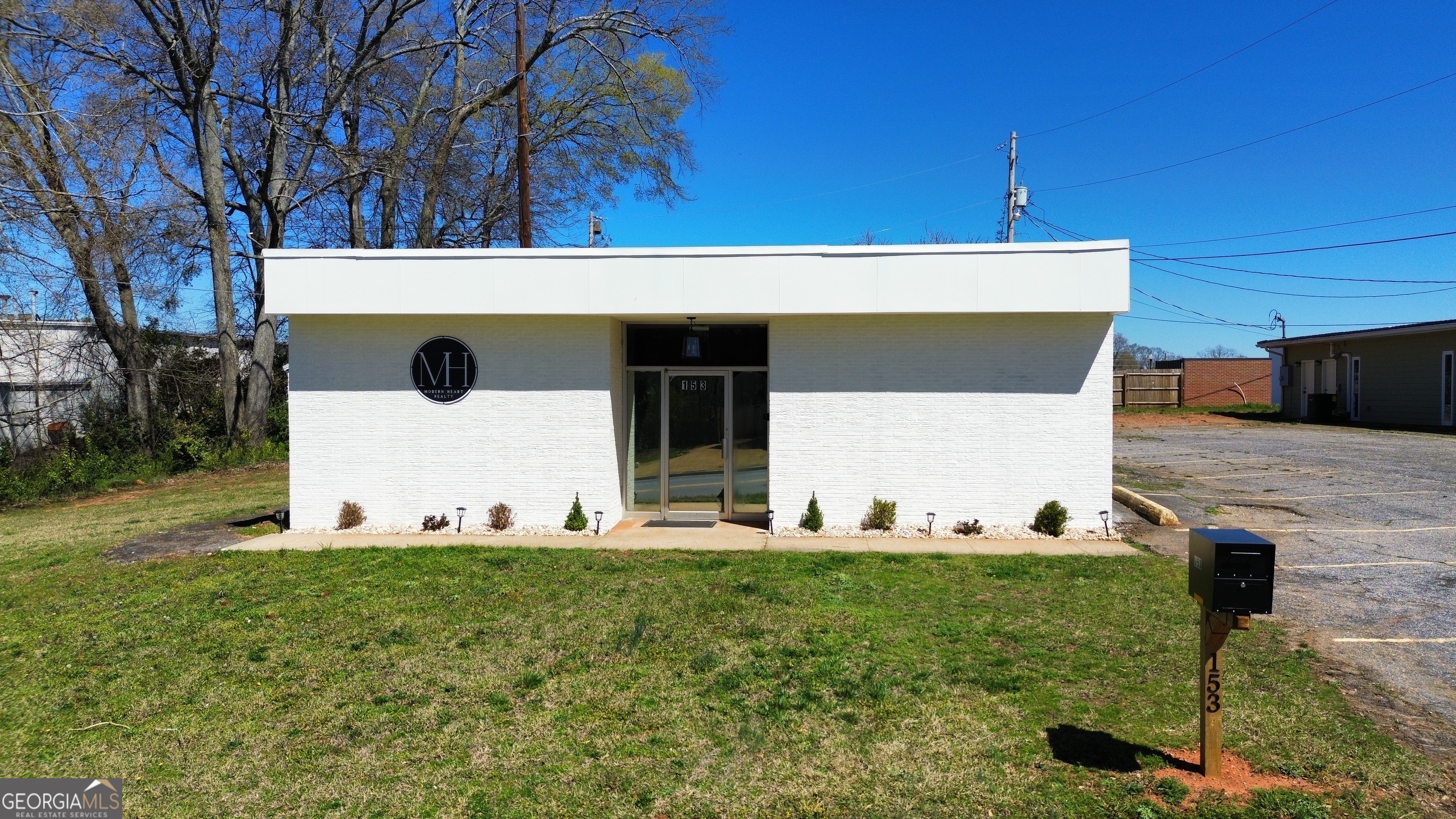 Right in Downtown Commerce, this flexible 2,300 SF space was recently renovated: new epoxy floors, fresh interior/exterior paint, updated lighting/fixtures, refreshed electrical, new drop-ceiling tiles, an updated bathroom, and a added kitchenette. Layout includes three private rooms/offices with the balance wide open-easy to tailor for showroom, bullpen, or client-facing space. Optional on-site shed available for additional storage. Walkable to downtown businesses and amenities; 2 miles to US-441 and 3 miles to I-85-perfectly positioned between both for quick access. Ideal for professional services, boutique retail, studio, or a small team office.