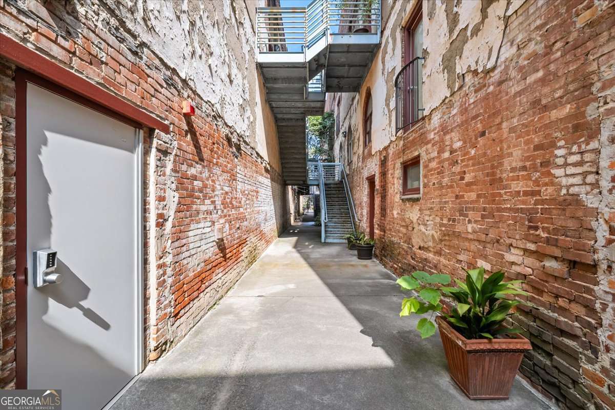 330 Peters ST SE 105