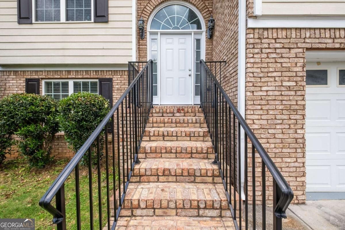 2323 Crimson Creek LN